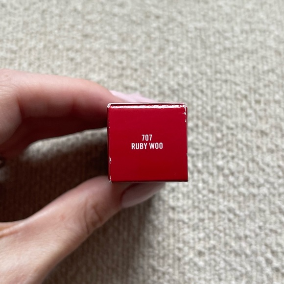 MAC 707 Ruby Woo Retro Matte Lipstick - Picture 13 of 16